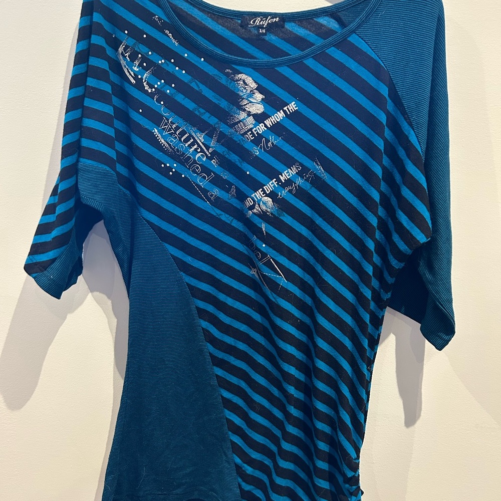 Blue Graphic Asymmetrical 3/4 Sleeve Tee